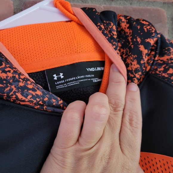 Boy under armour hoodie size M  - 3 FOR 20$ - Picture 2 of 2